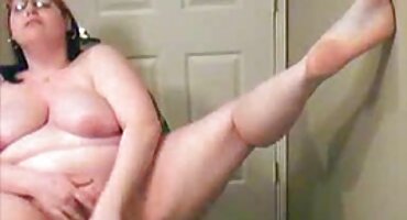 trịnh gia như sex Người phụ nữ da đen busty đồi trụy thích tự chích vào vòi sex u80 nước của người đàn ông da trắng.