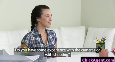 naha2511 sex Một kẻ lừa đảo ukraine quyến rũ một người bạn sex trên xe và liếm tinh trùng.